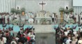 Fiéis se reunem em oração na festa de Santo Antônio